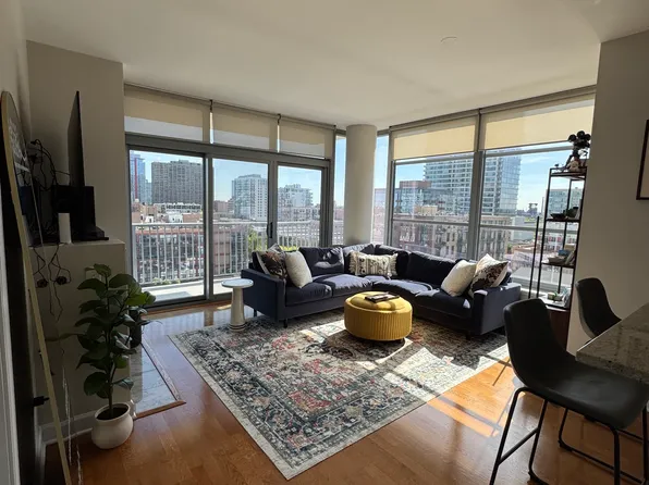 1600 S Prairie Ave #1007, Chicago, IL 60605