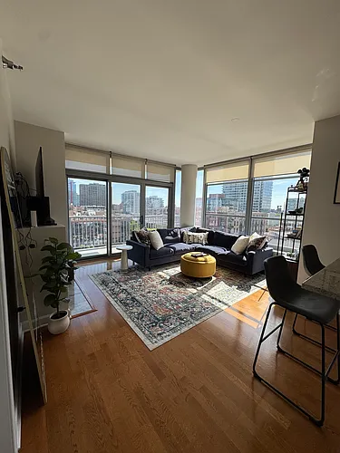 1600 S Prairie Ave #1007 Photo 1