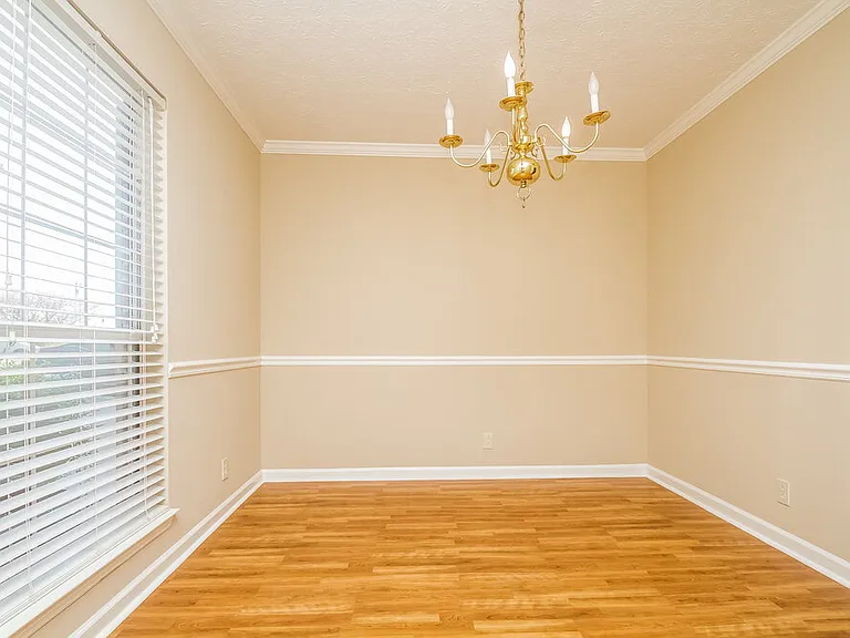 1215 Cedarbend Dr — Photo 4