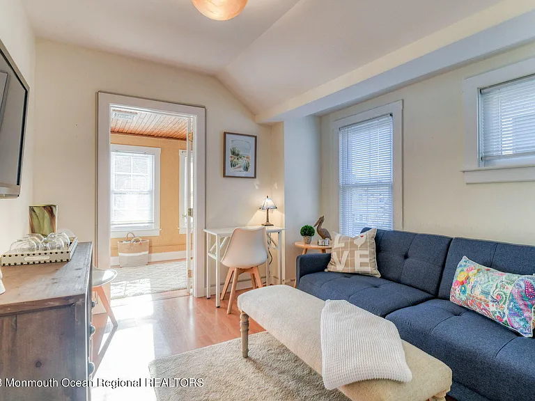 69 Franklin Ave #2 — Photo 2