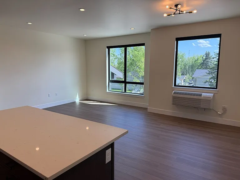 711 Victory Ln — Photo 11