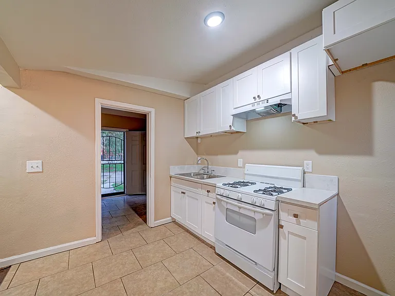 8940 Live Oak Ave #B — Photo 4