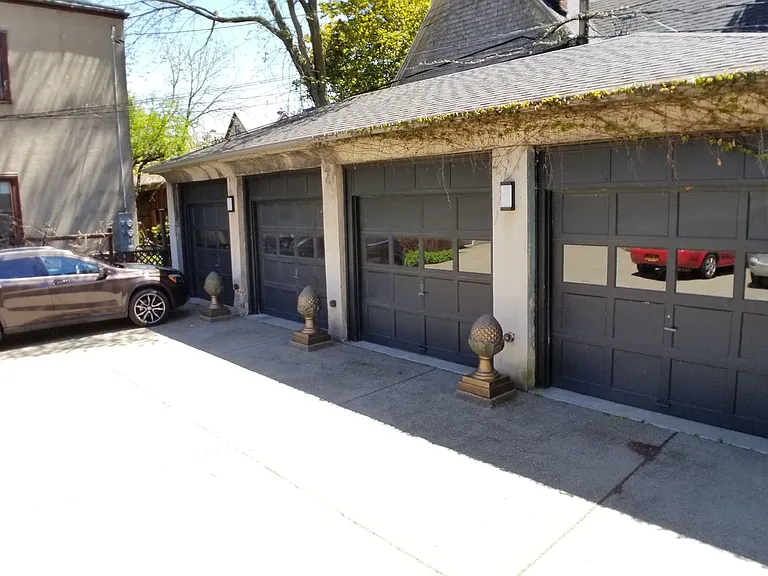 733 West Delavan — Photo 23