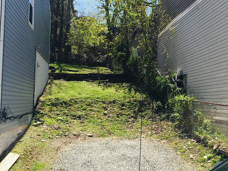 2622 Stella St — Photo 2