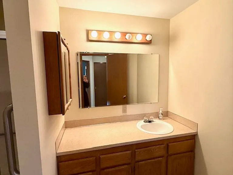 2082 NE Veronica Ln — Photo 13