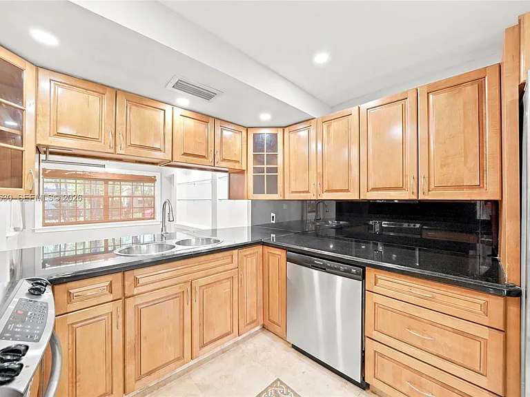 2301 Tequesta Ln — Photo 15