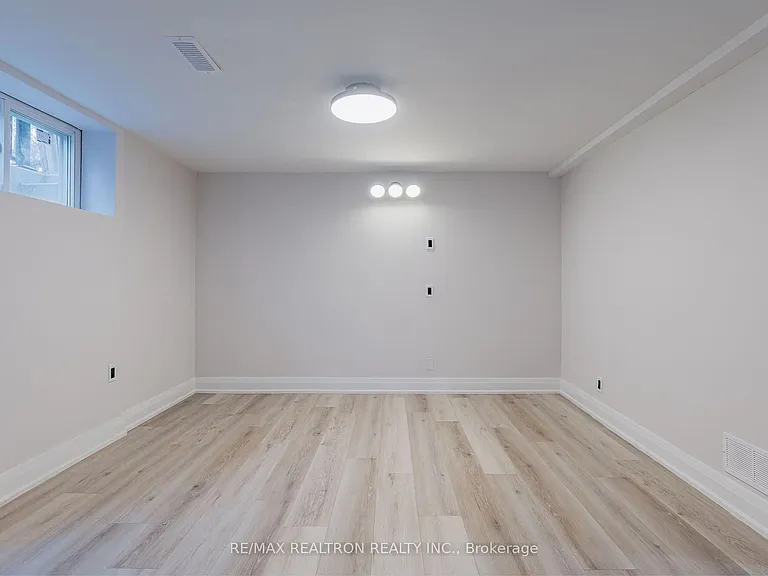 28 Blue Spruce Ln #BASEMENT — Photo 3