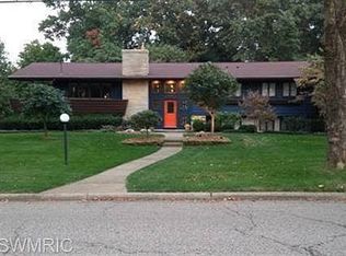 4163 E Hillandale Dr, Kalamazoo, MI 49008