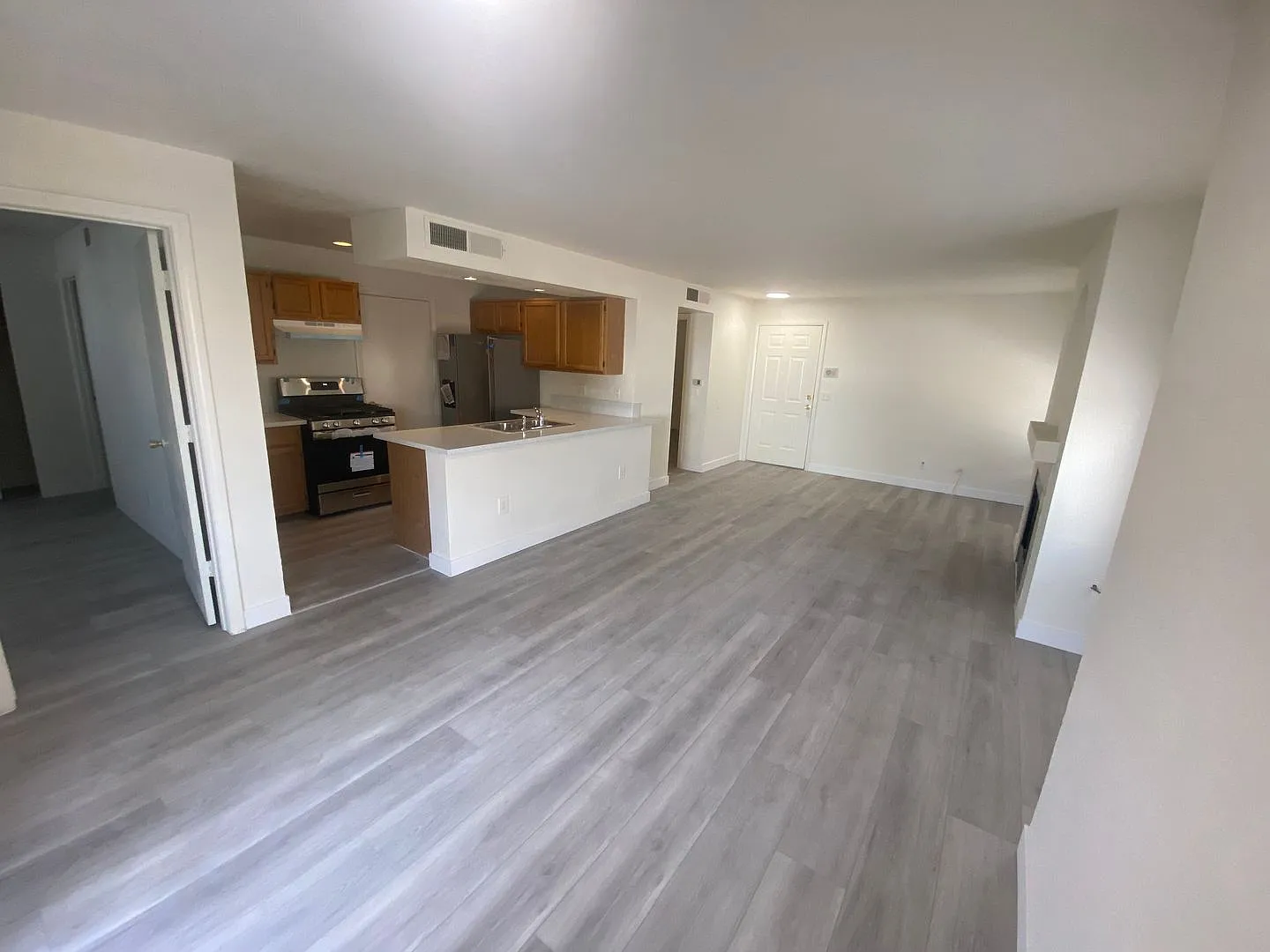 2 Bedroom 2 Bathroom Located In Gated Community With Community Pool And Spa. — Photo 4