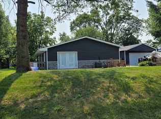 611 N Lake View Dr, Silver Lake, WI 53170