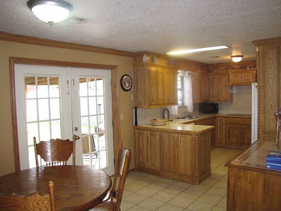 Kitchen / dining area. 