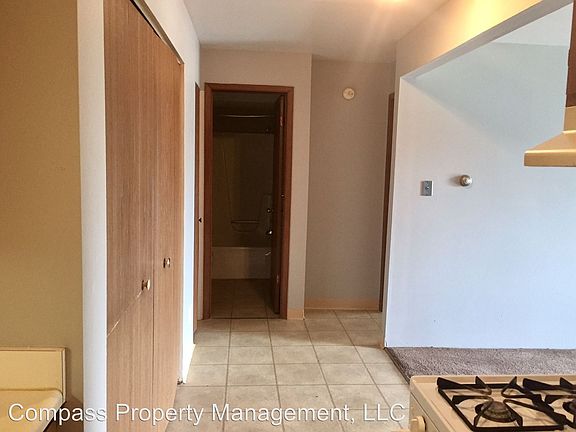3rd image of 1456 42nd St SE APT 4