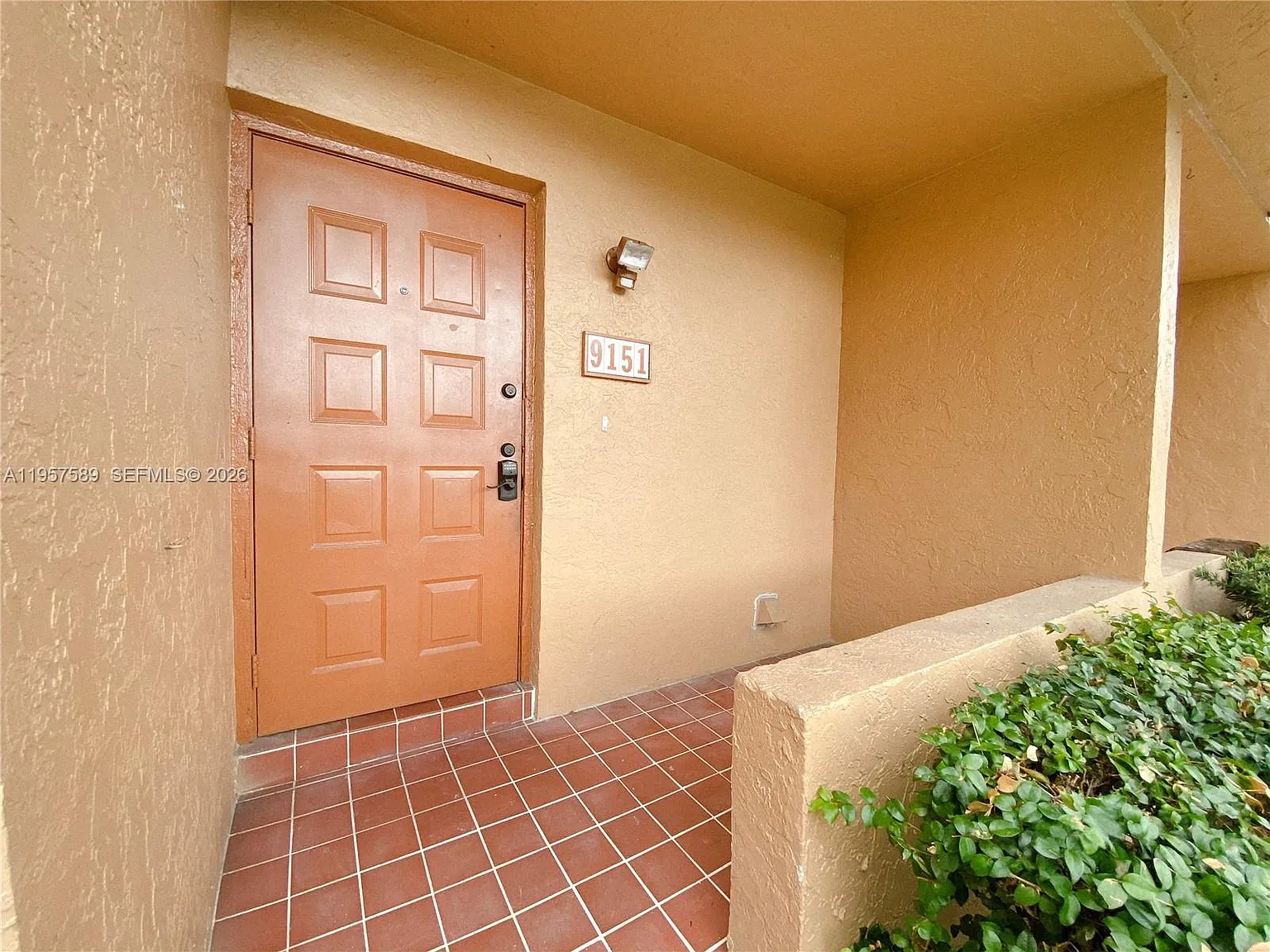 Westview Condominium No T — Photo 2