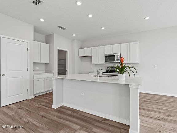 5th image of 14730 CASHEW Avenue #89