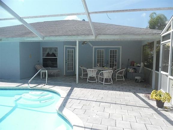 Covered Lanai for those rainy days