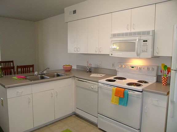 4th image of 728 W Marshall St #33D