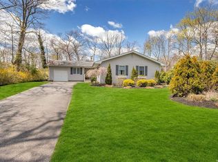 156 Vanderbilt Blvd, Oakdale, NY 11769