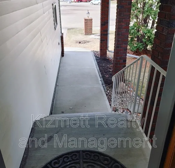 615 Forest Ln NW — Photo 3