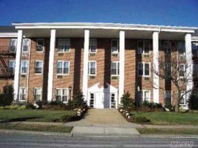 55 Lenox Rd, Rockville Centre, NY, 11570