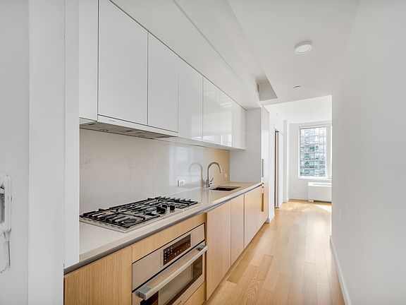 5th image of 605 W 42nd St APT 47T