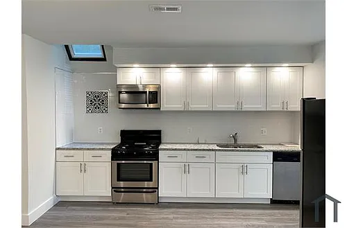 1729 E St NE #1 Photo 1