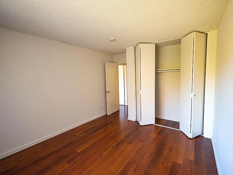 The Chestnut 2+2 guest bedroom