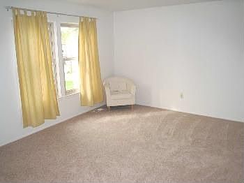 3rd image of 1381 Hampshire Dr