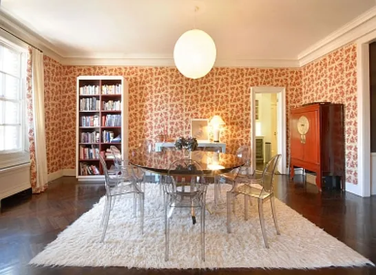 Sold by Warburg | media 6