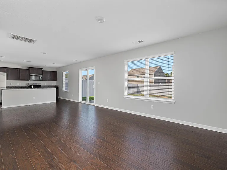 1124 Tay Sta — Photo 9