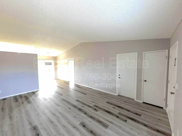 10713 W Campbell Ave — Photo 3