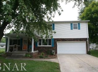 102 Giles Dr, Mackinaw, IL
