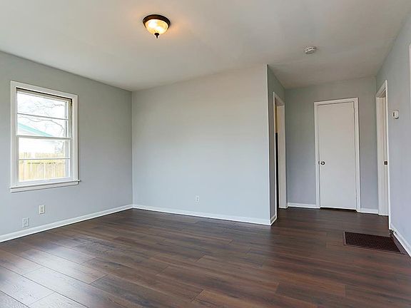 4th image of 236 Gowan Dr
