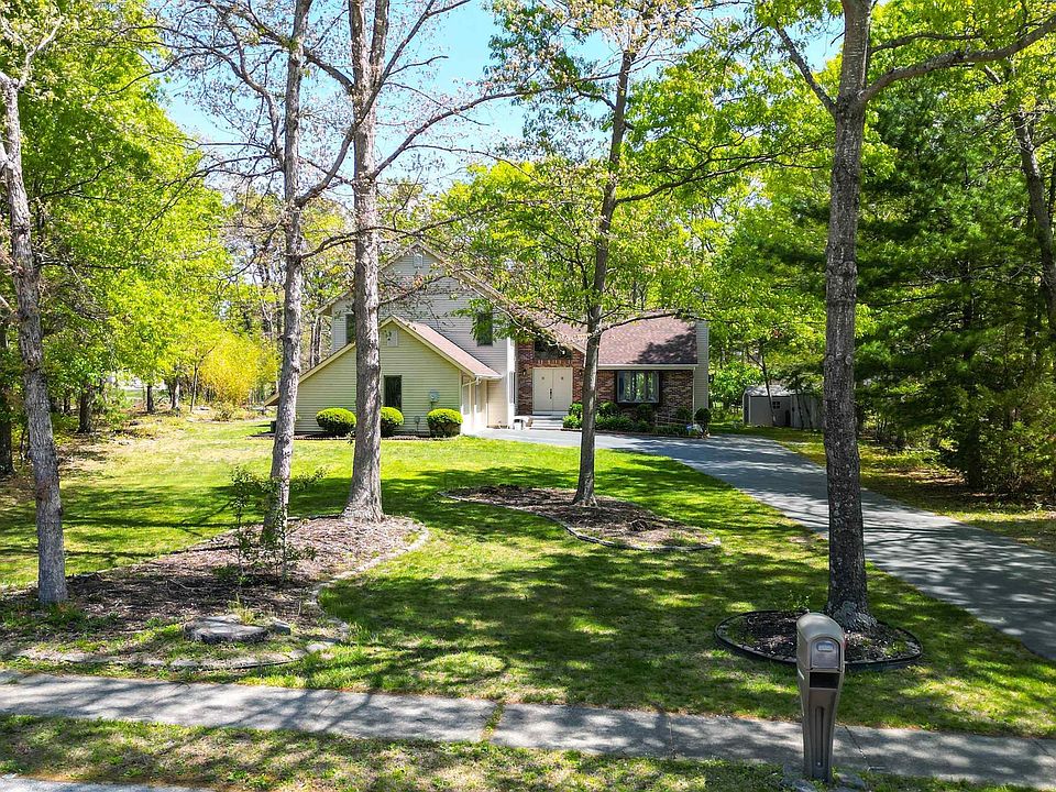 1st image of 201 Shady Knoll Ln