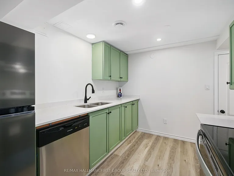 660 Mackechnie Cres #LOWER — Photo 23