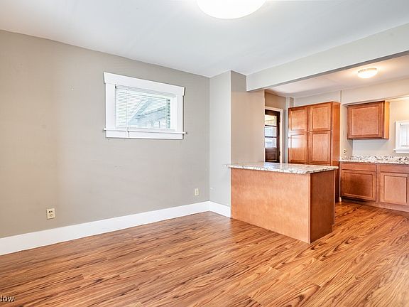 4th image of 711 N Ward Ave