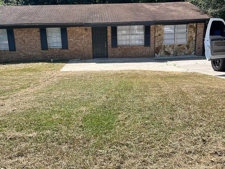 2914 Dahlia Dr — Photo 2