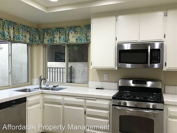 2nd image of 917 Elleray Pl