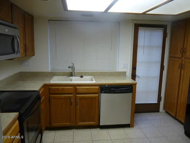 1631 N El Camino Dr — Photo 5