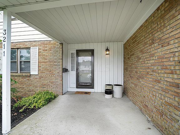 3rd image of 3211 Kingswood Dr