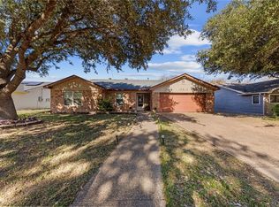 10813 Apache Dr, Woodway, TX 76712