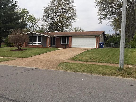 2nd image of 1425 Aintree Dr