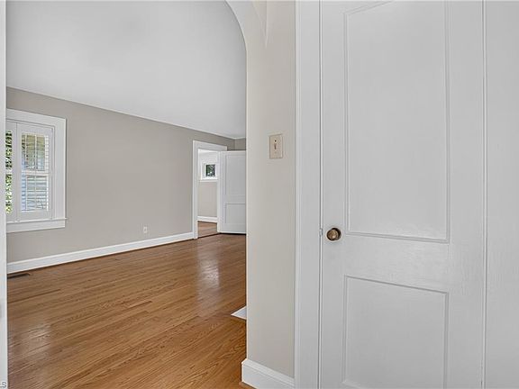 3rd image of 4918 Oldway Rd