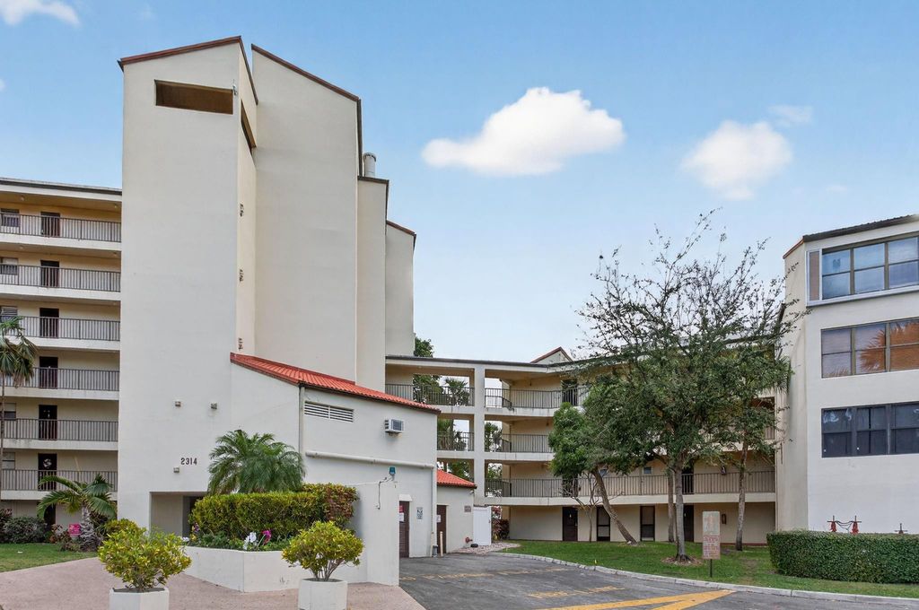 2314 S Cypress Bend Drive #114, Pompano Beach
