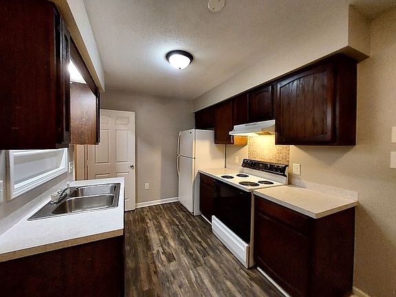 5th image of 2103 S Main St APT 10C