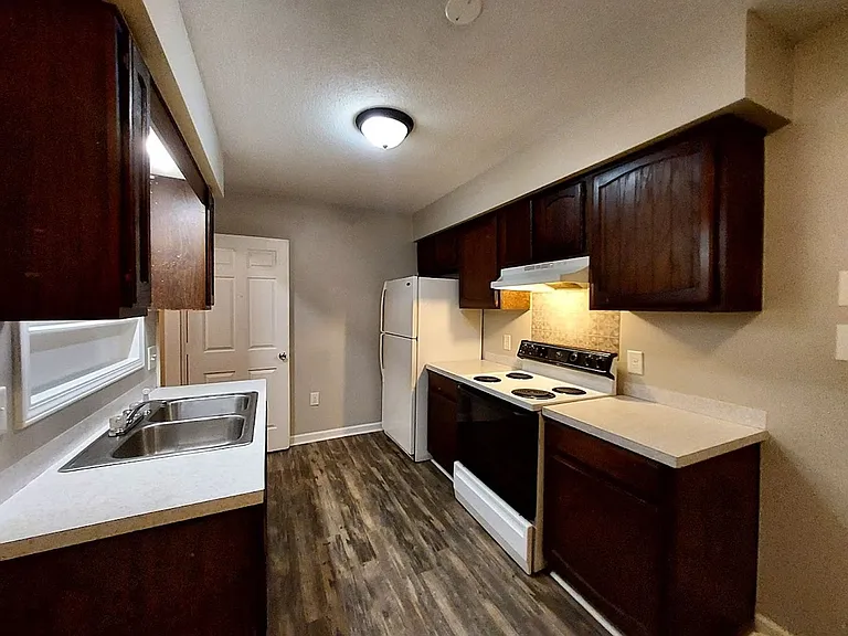 2103 S Main St — Photo 6