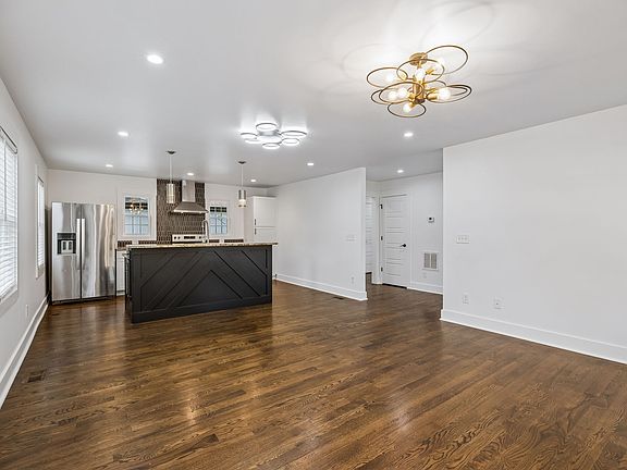 3rd image of 2110 Sadler Ave