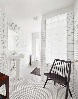 Sold by Compass | media 17