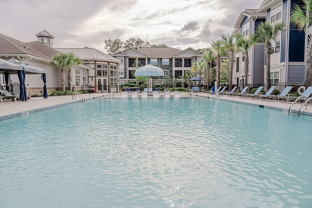 Mystic Bluff Apartments — Photo 3