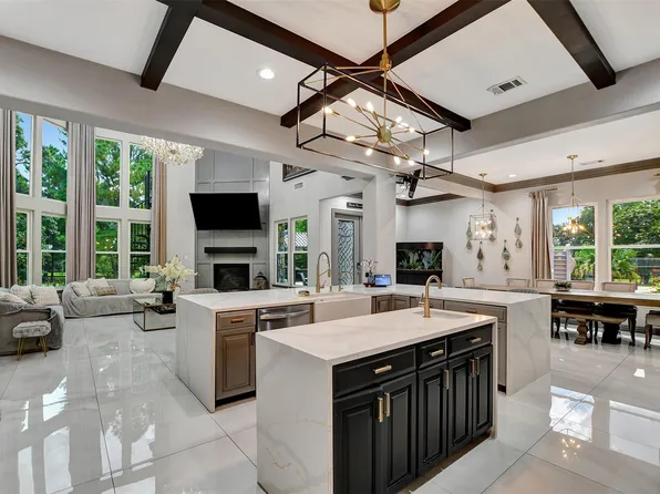 20 Lakefield Blvd, Magnolia, TX 77355