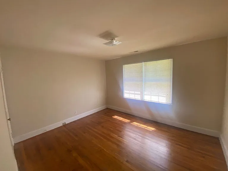 2600 Spring Garden St — Photo 3